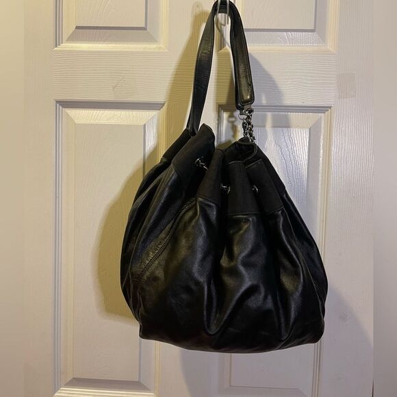 Synthetic &canvas black large bucket style shoulder bag silver tone chain accent - Picture 1 of 14